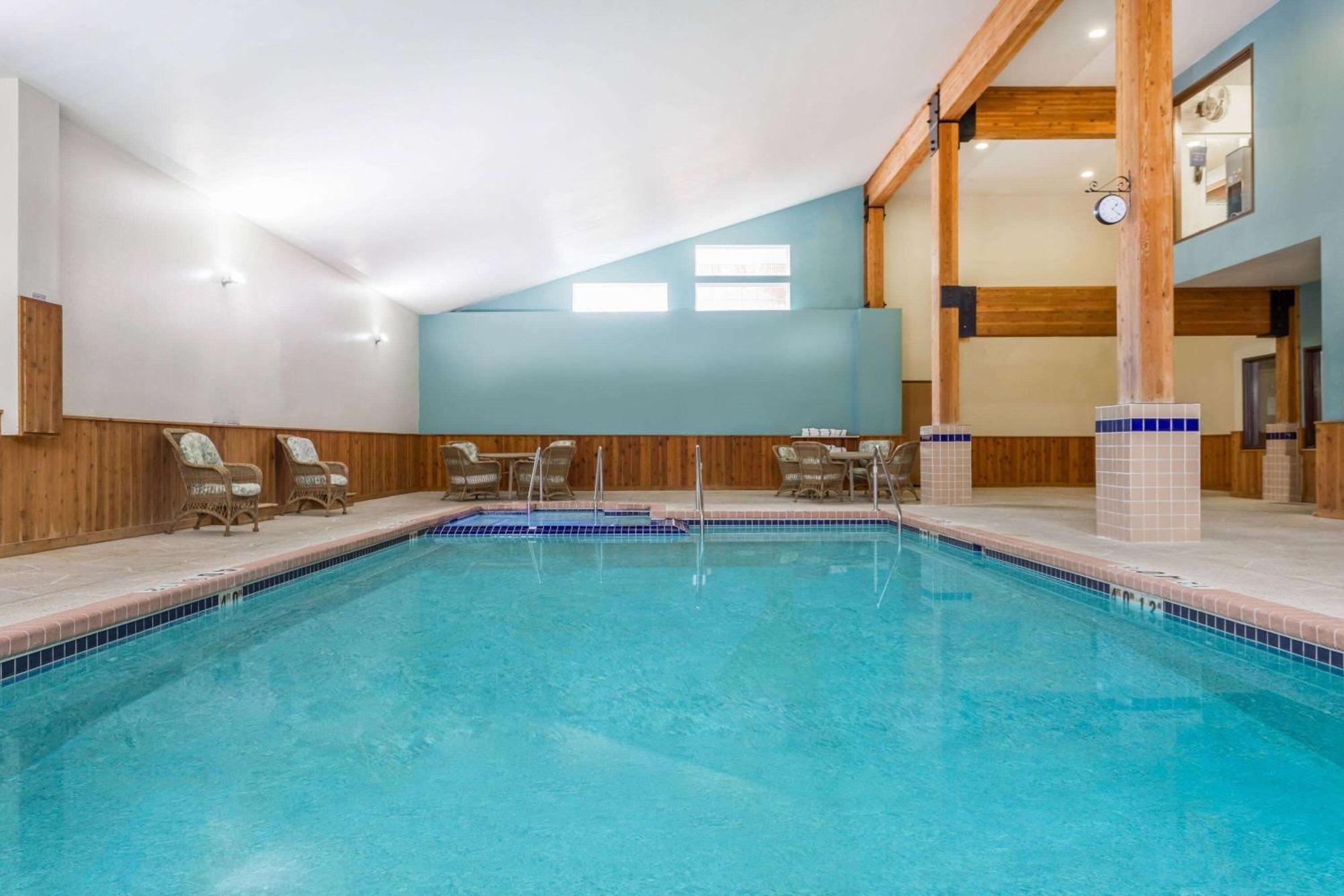 Wyndham Garden Madison Fitchburg Hotel Exterior photo