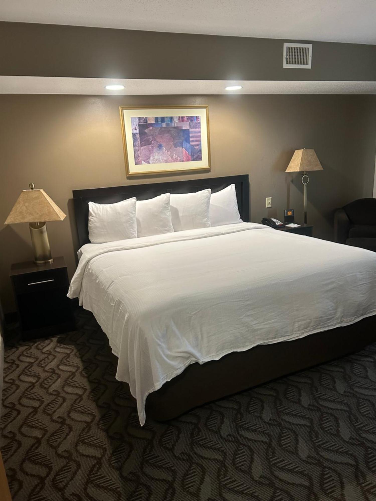 Wyndham Garden Madison Fitchburg Hotel Exterior photo