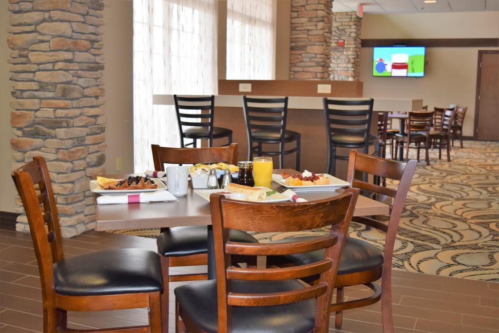 Wyndham Garden Madison Fitchburg Hotel Exterior photo