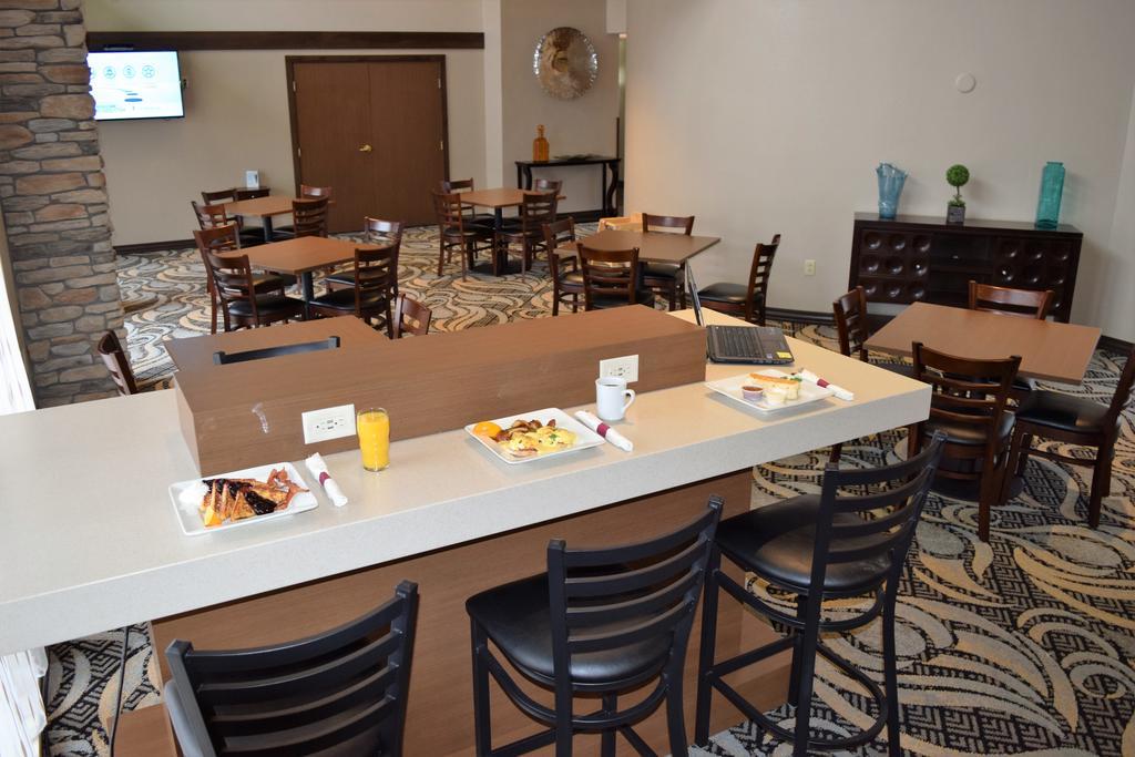 Wyndham Garden Madison Fitchburg Hotel Exterior photo